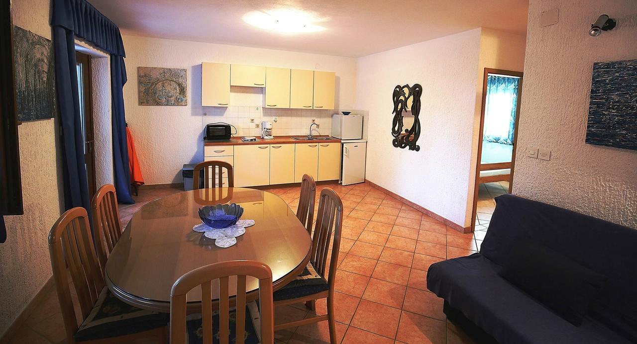 Apartments Coki Funtana Eksteriør billede
