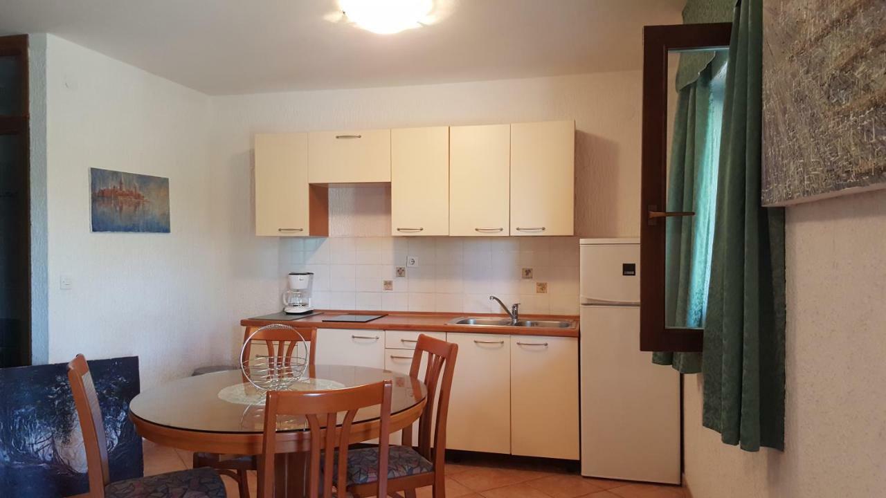 Apartments Coki Funtana Eksteriør billede